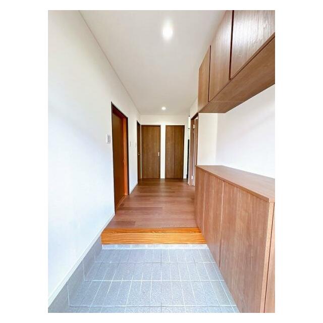 「玄関」シューズ収納付きです