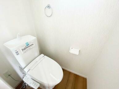 節水仕様の温水洗浄便座付きのトイレ。