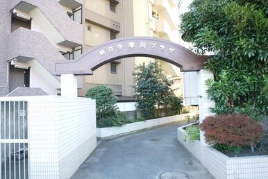 アーチのかかったエントランス部