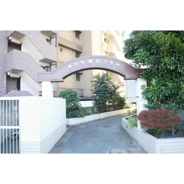 アーチのかかったエントランス部