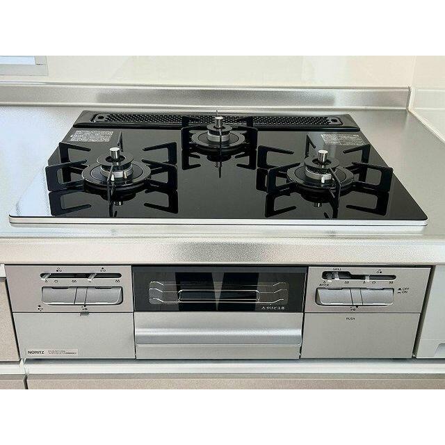 「３口コンロ」新品交換し、並行してグリルも使用可能です！忙しい方にもおすすめなキッチンです。