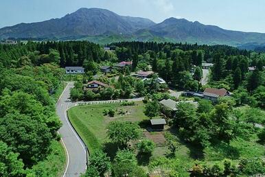 現地から根子岳を望む
