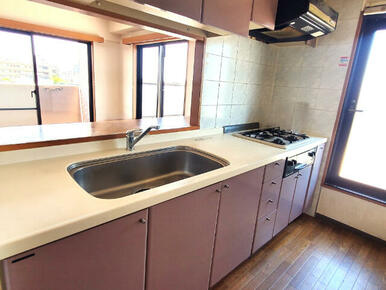 勝手口付のキッチン