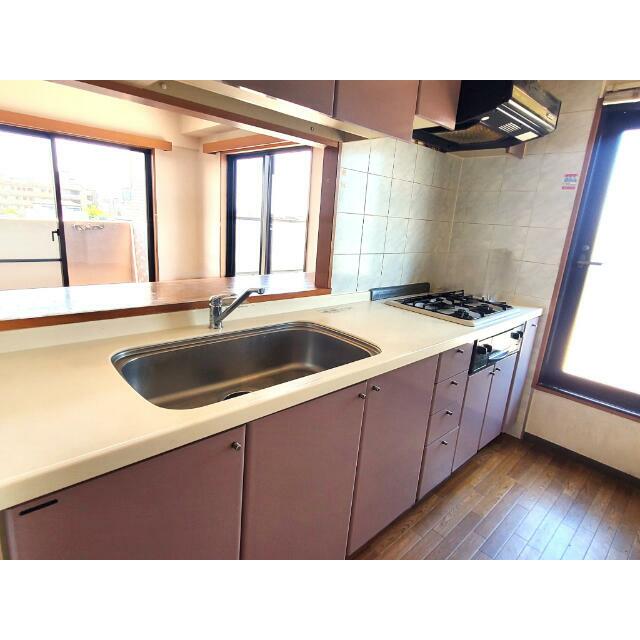 勝手口付のキッチン