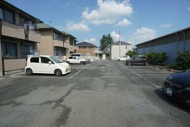 建物は中階段タイプなので、すべてが角部屋です。