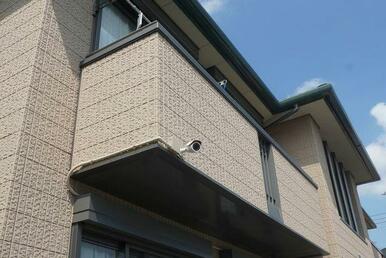防犯カメラを設置しています。建物に２台付いています。