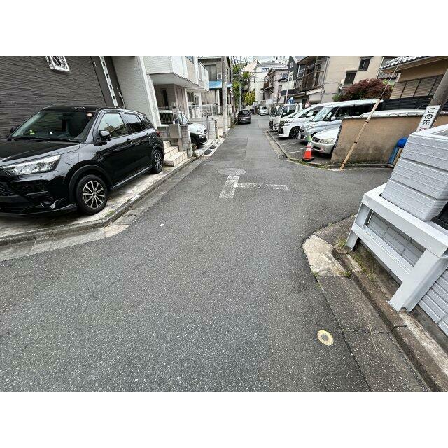 前面道路含む現地写真です