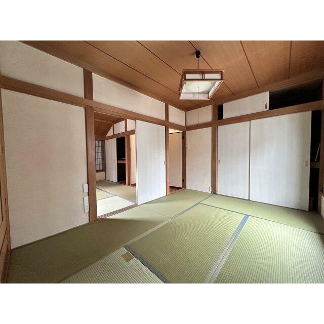 和室ならではの温かな和の空間で寛ぎの時間を過ごせます