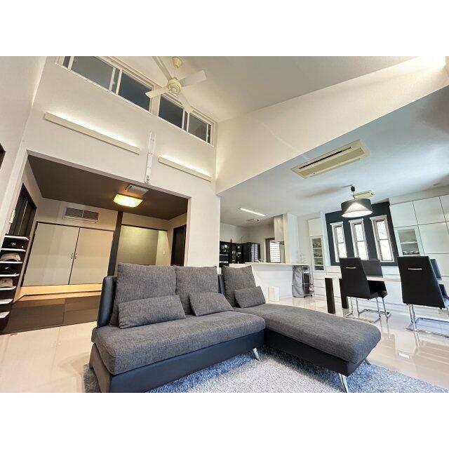 三次元的に広がる洗練された上質空間。調光も自在で心地よいリラックス時間を。