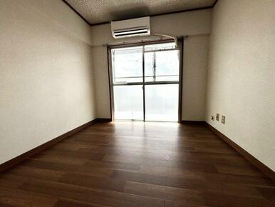 明るい洋室です