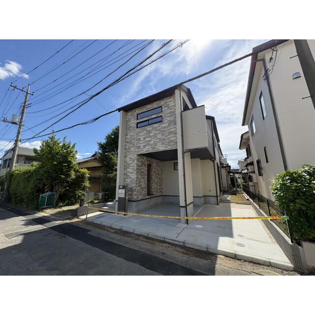 【外観写真】制震ダンパーを搭載した、地震に強い住まいです。地震の揺れを吸収し、建物へのダメージを軽減
