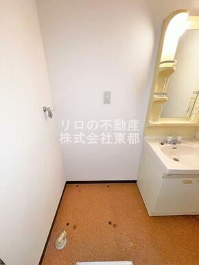 洗濯機置き場は室内にあるので雨に濡れる心配はありません。