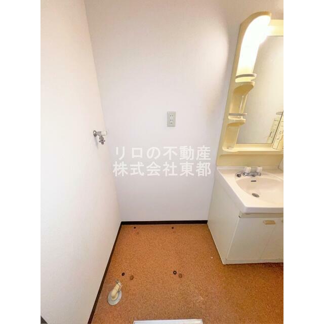 洗濯機置き場は室内にあるので雨に濡れる心配はありません。