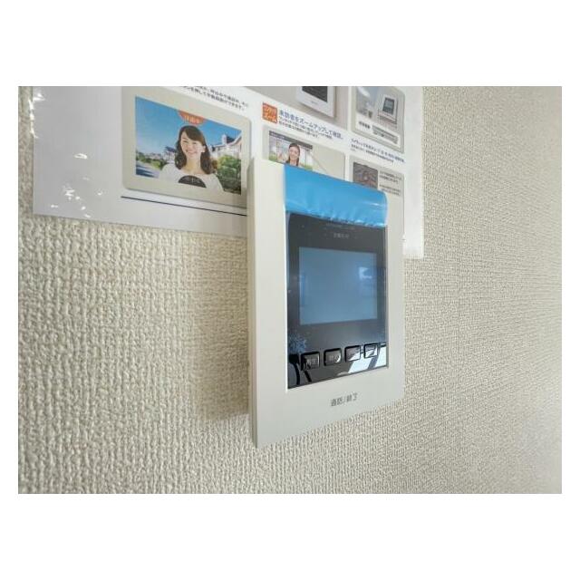 訪問者がひと目でわかるモニター付きインターホンを標準装備。お子さまのお留守番にも安心です！