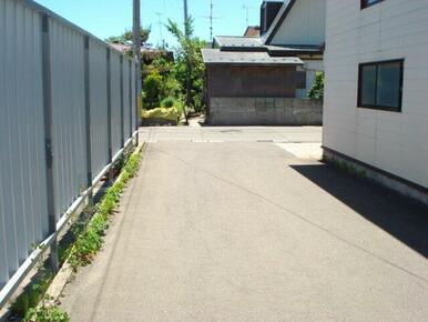 全面道路です。