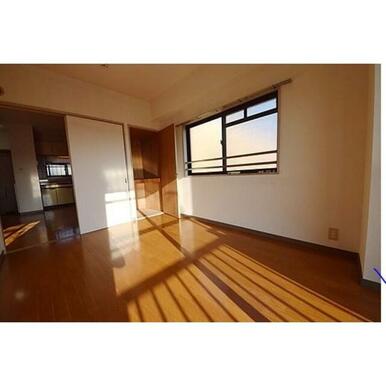 バルコニー側から見たお部屋♪