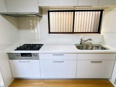 「キッチン」壁付キッチンでお部屋を広く使える形にしております。