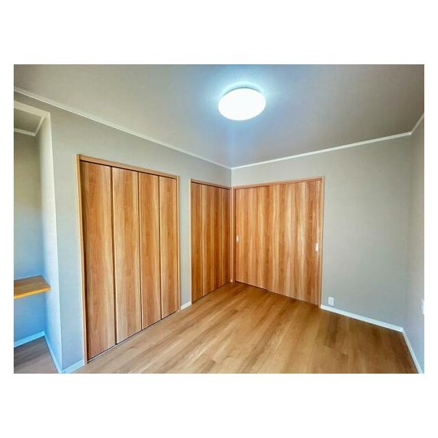 「1F南側洋室」約6帖のお部屋です。