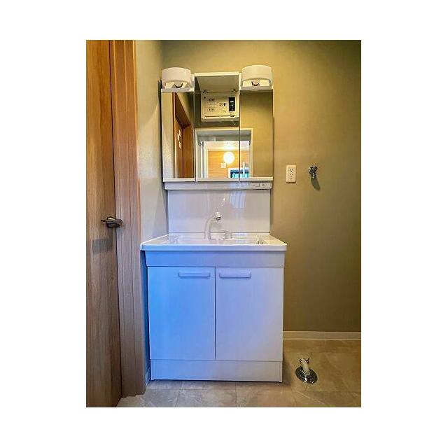 「脱衣所」洗面台は新品交換を行なっております。