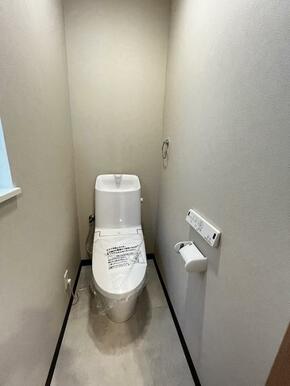 「トイレ」2階トイレ、LIXILのトイレ新品交換済み