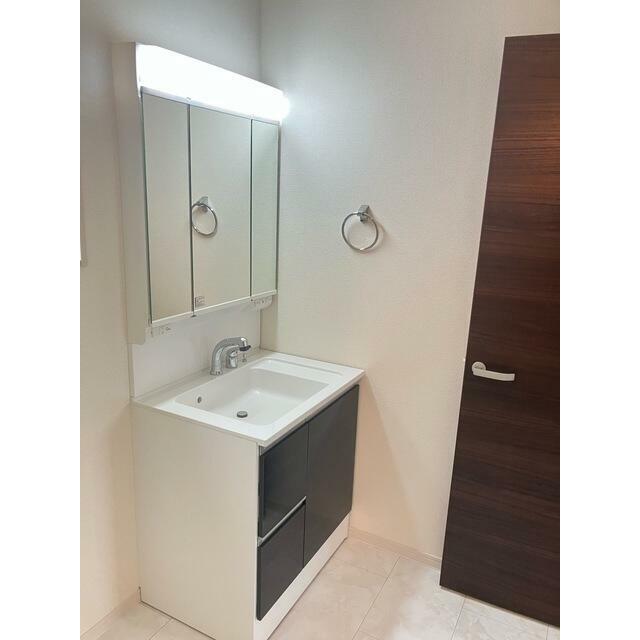 女性のお化粧や男性の身だしなみに洗面台は不可欠（3号棟）