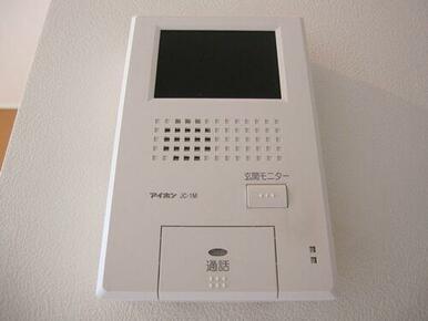 来訪者を声と映像で確認できて安心なカラーモニター付ドアホン♪今や安心・安全生活には必須のアイテムの…