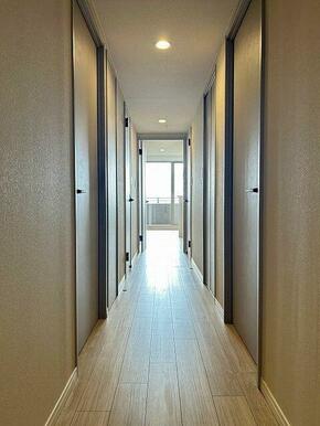 フェミニンな建具色がおしゃれです