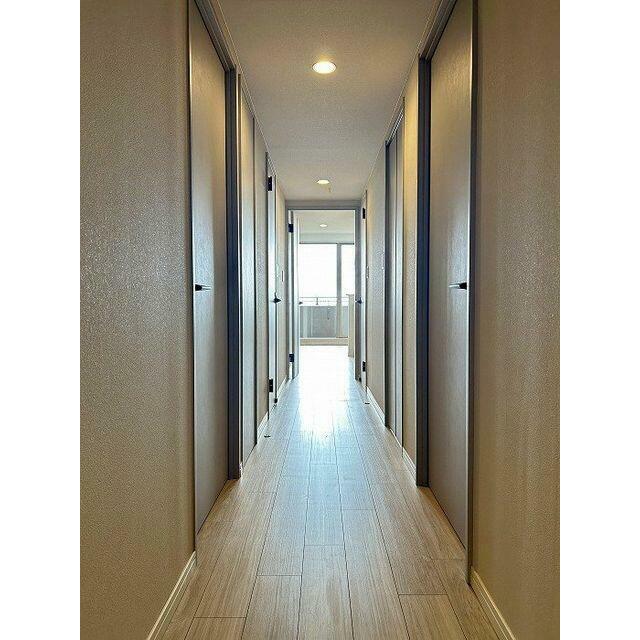 フェミニンな建具色がおしゃれです