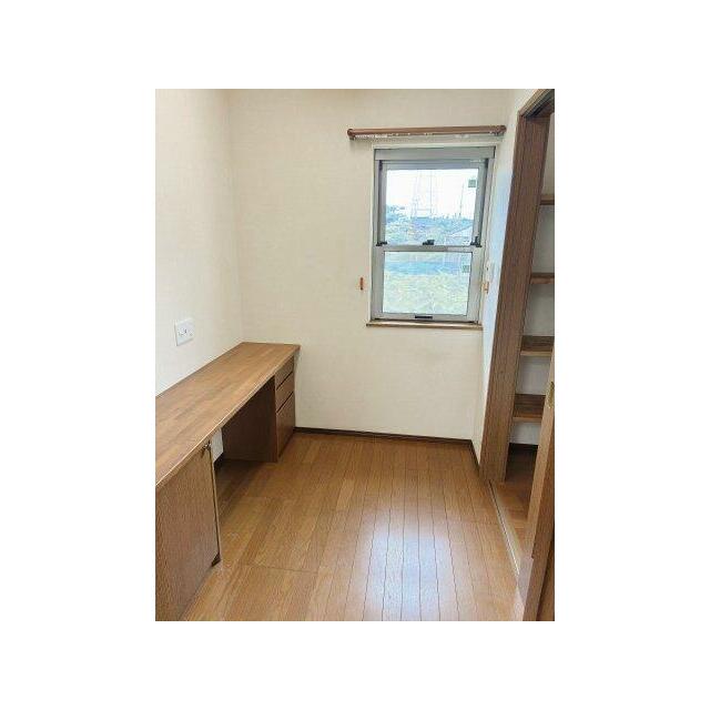 仕事部屋や趣味部屋として使用できる便利な書斎