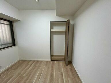 「西側洋室」クローゼットございます。