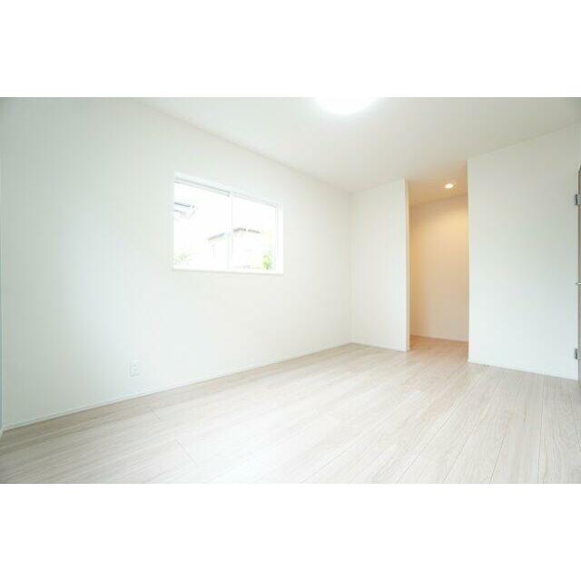 6.8帖の洋室で主寝室としてよく使われるお部屋です。ウォークインクローゼットがあり収納に困りません。