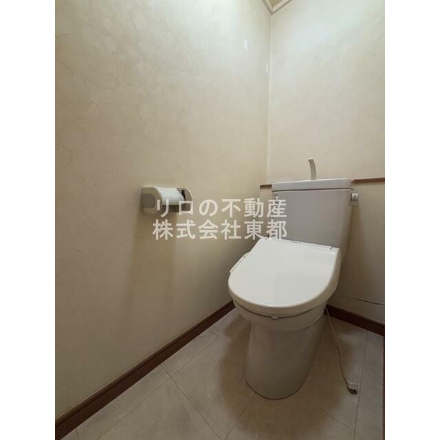 白基調で清潔感のあるトイレです♪