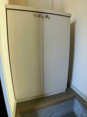 シューズボックス