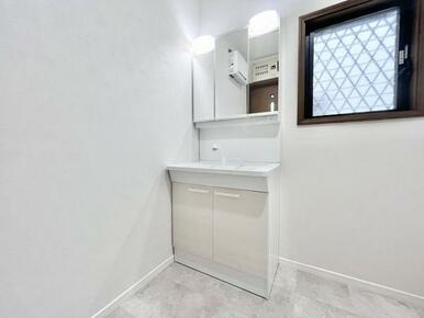 「洗面脱衣所」人気の三面鏡です。