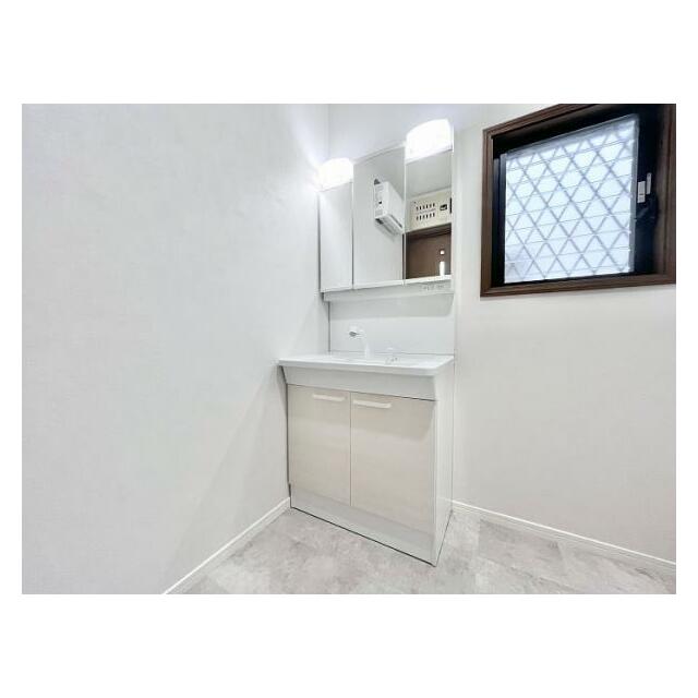 「洗面脱衣所」人気の三面鏡です。