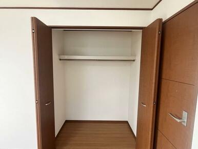 「洋室」２F南側　収納