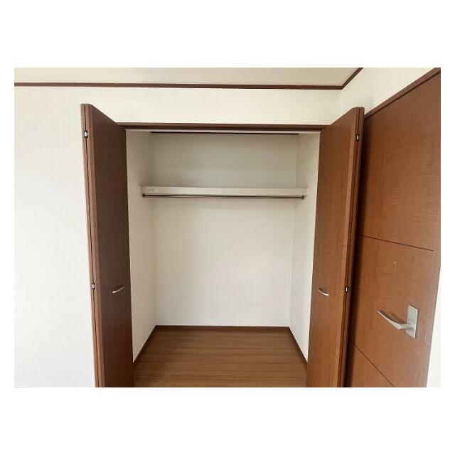 「洋室」２F南側　収納