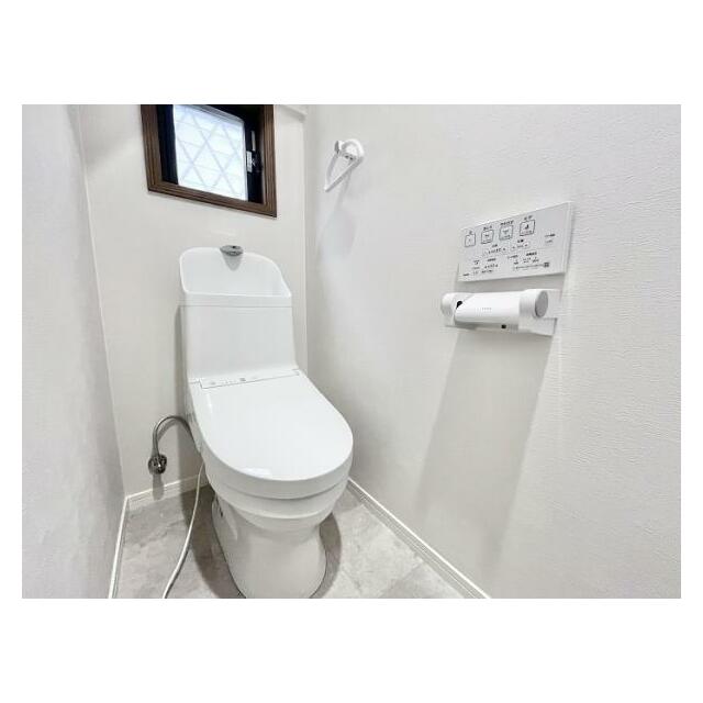 「トイレ」1階、2階ともに新品交換済みです。