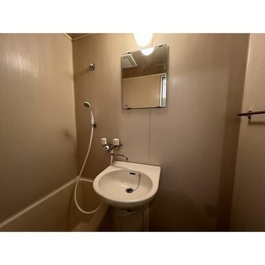 鏡と洗面ボウル有り♪