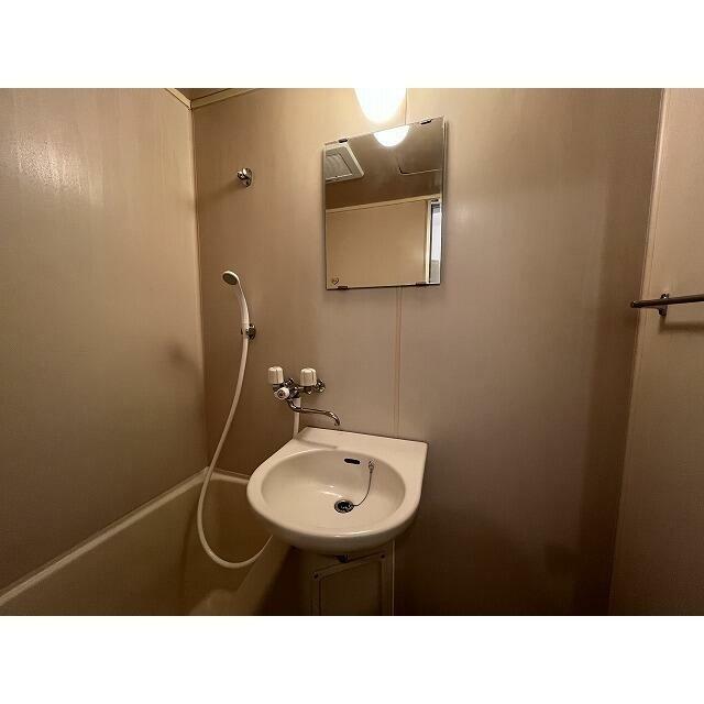 鏡と洗面ボウル有り♪