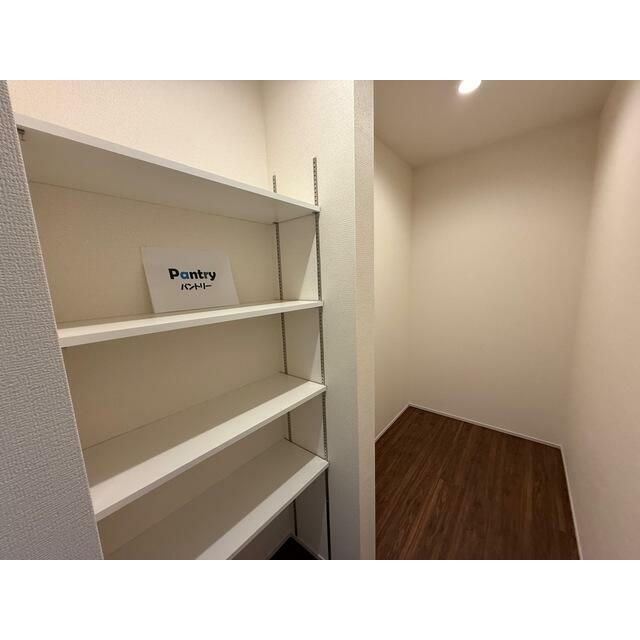 部屋をすっきりさせるのに欠かせない収納。まめに整理整頓したくなる！（1号棟）