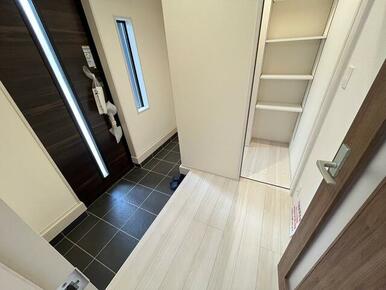 玄関を素敵に演出して運気UP（4号棟）