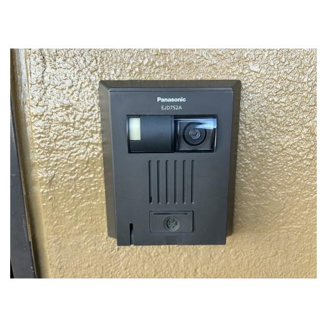 玄関前インターホン付き