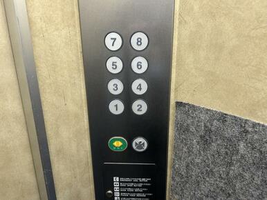 各階停止エレベーター付きです