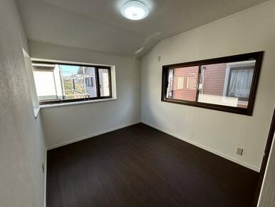 2階洋室約5.6帖、別角度から