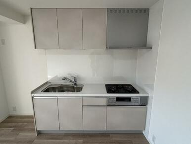 システムキッチンは新品交換をおこないました