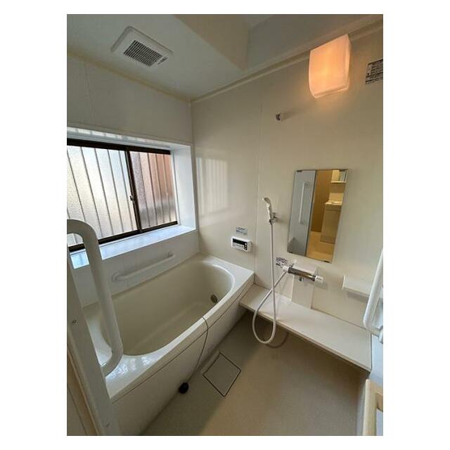 ゆったりとお過ごしいただける広さのお風呂