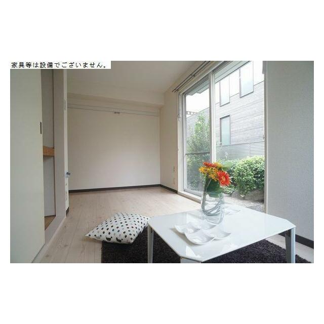 【洋室】６帖の洋室です。２面採光の明るい洋室でございます♪