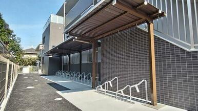 屋根付き駐輪場です。