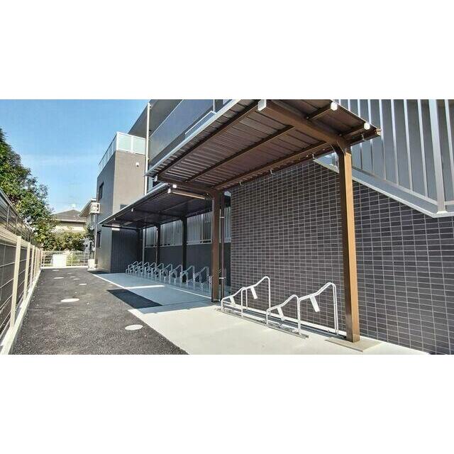 屋根付き駐輪場です。